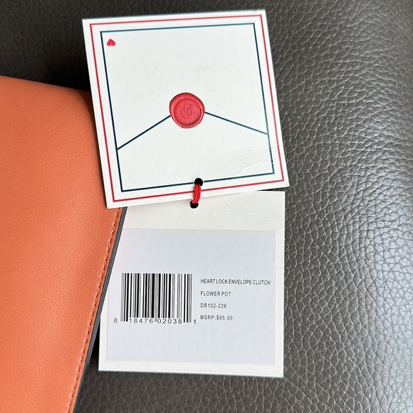 NWT - Drew Barrymore Heart Lock Envelope Clutch - Peach with gold. - Picture 3 of 6